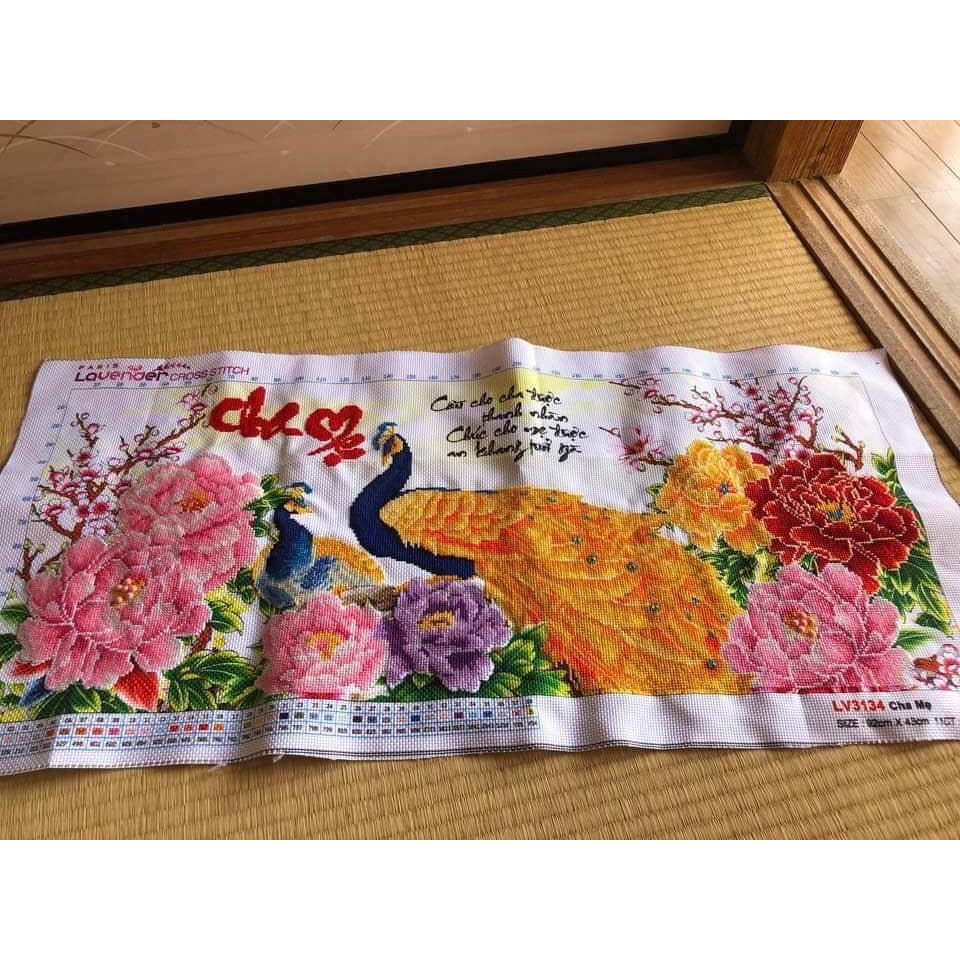 Tranh thêu cha mẹ KT:92x43cm,tranh chưa thêu.Tặng kéo và xỏ chỉ.