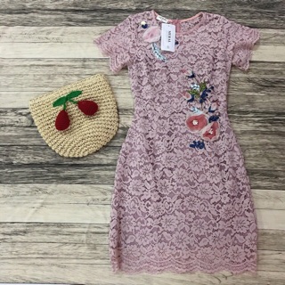 Đầm ren thiết kế