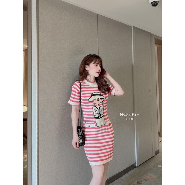 VÁY LEN BODY KẺ ĐỎ ĐEN CHO NỮ - hình cô gái đội mũ