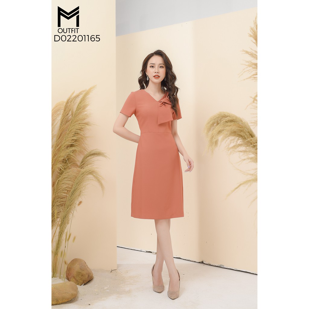 Chuyên sỉ thời trang thiết kế Đầm xòe cổ vuông đính cúc thắt nơ eo MMoutfit D02201165