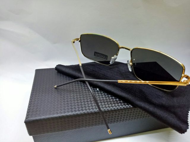 MẮT KÍNH NAM VUÔNG MÀU ĐEN GỌNG VÀNG | BigBuy360 - bigbuy360.vn