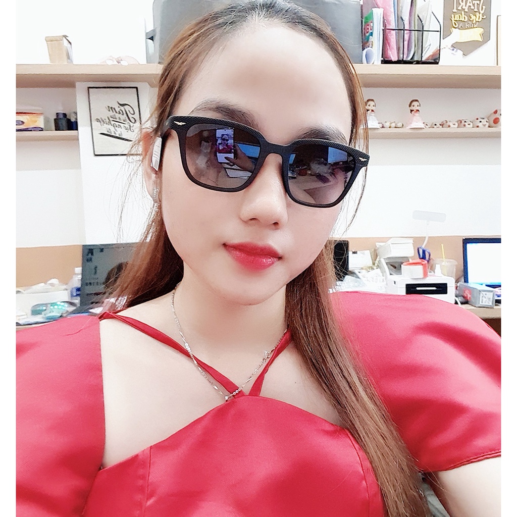 Kính mát chính hãng Police SPLE01 U28P (52-20-145)  màu sắc thời trang, thiết kế dễ đeo bảo vệ mắt