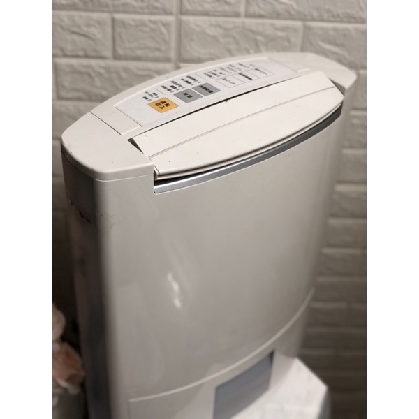 hút ẩm hàng nhật bãi panasonic đã qua sử dụng điện 220v