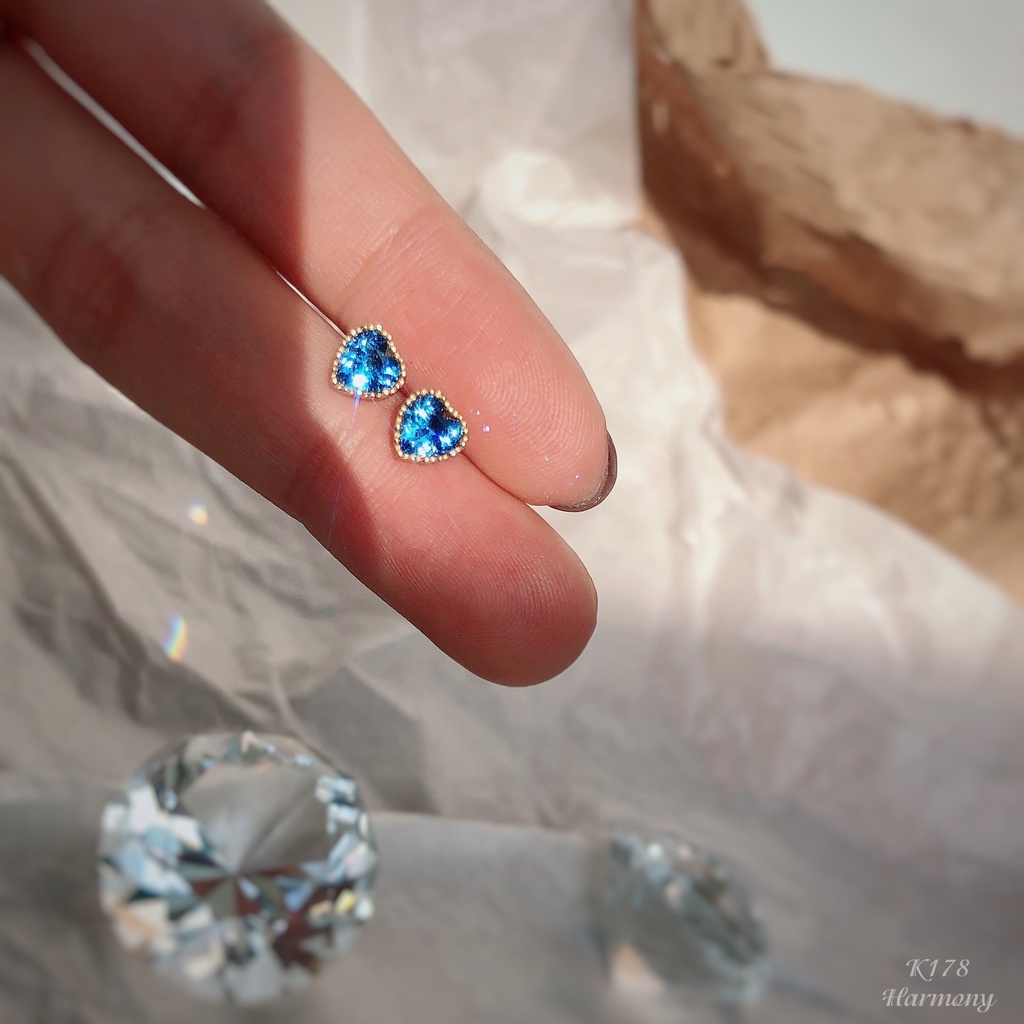 Khuyên tai nữ bạc mặt trái tim đính đá xanh 2 màu bạc và vàng Blue Heart sang chảnh | HARMONY ACCESSORIES K178