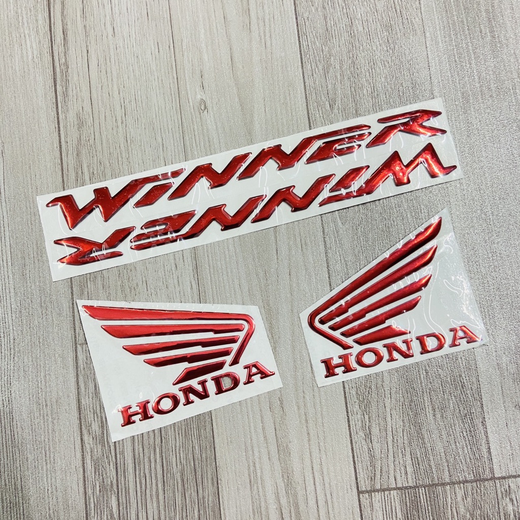( WINNER  ĐỎ ) Bộ tem chữ kèm logo cánh chim chất liệu nhựa dẻo mạ chrome sáng bóng