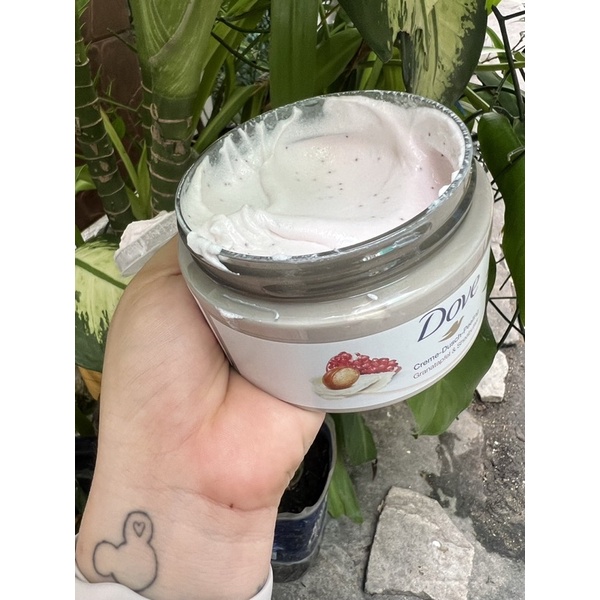 Bản Đức 225gram - Tẩy da chết Dove Exfoliating Body Polish Macca và lựu.