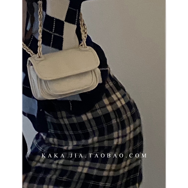 Túi Xách Đeo Dưới Cánh Tay Đính Đá Phối Dây Xích Thời Trang Mùa Hè 2022 Cho Nữ