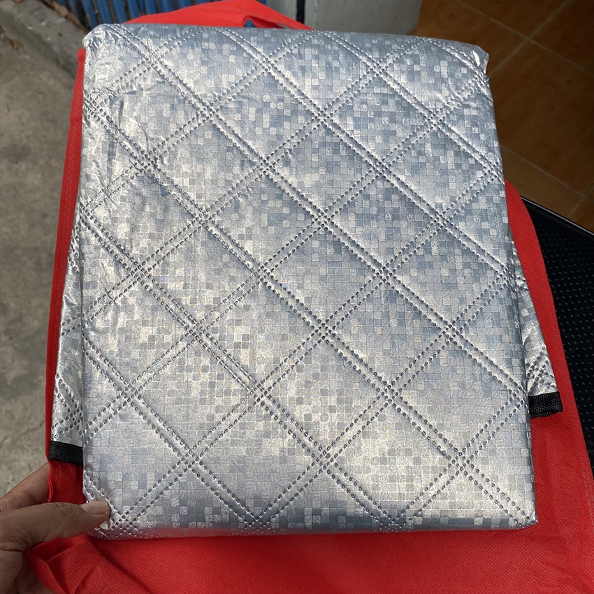 Tấm che nắng kính lái xe ô tô loại dày: chống nắng nóng vào trong xe, giúp không khí trong xe mát chống lão hóa taplo