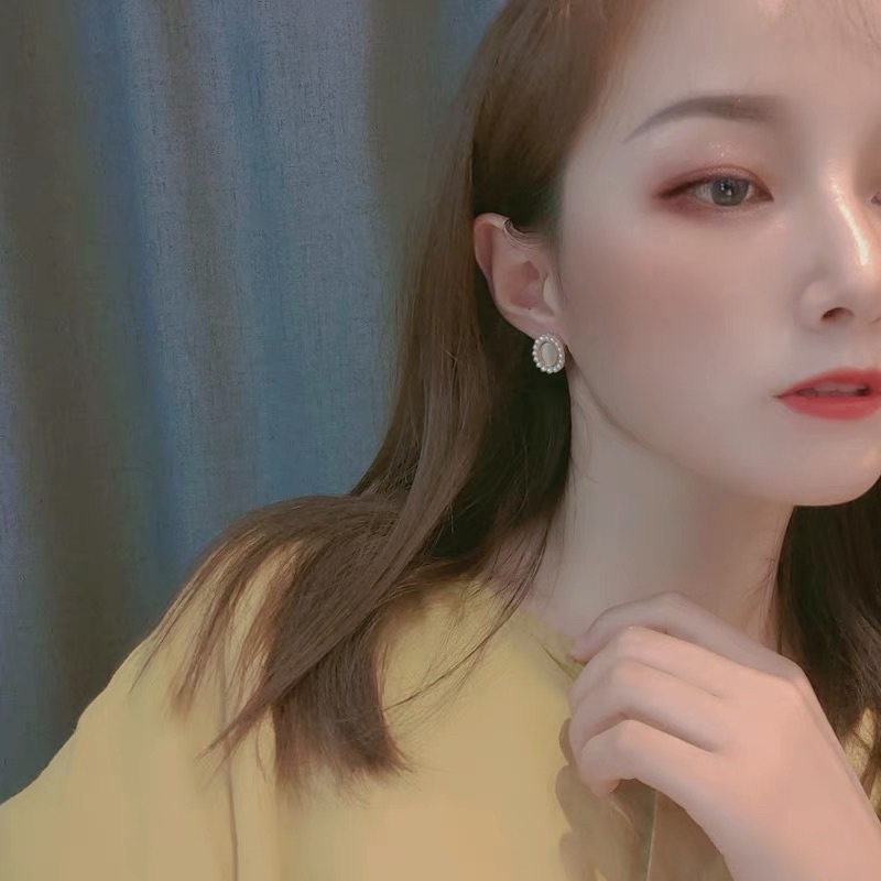 Khuyên tai nhỏ đính hạt đá - Maben