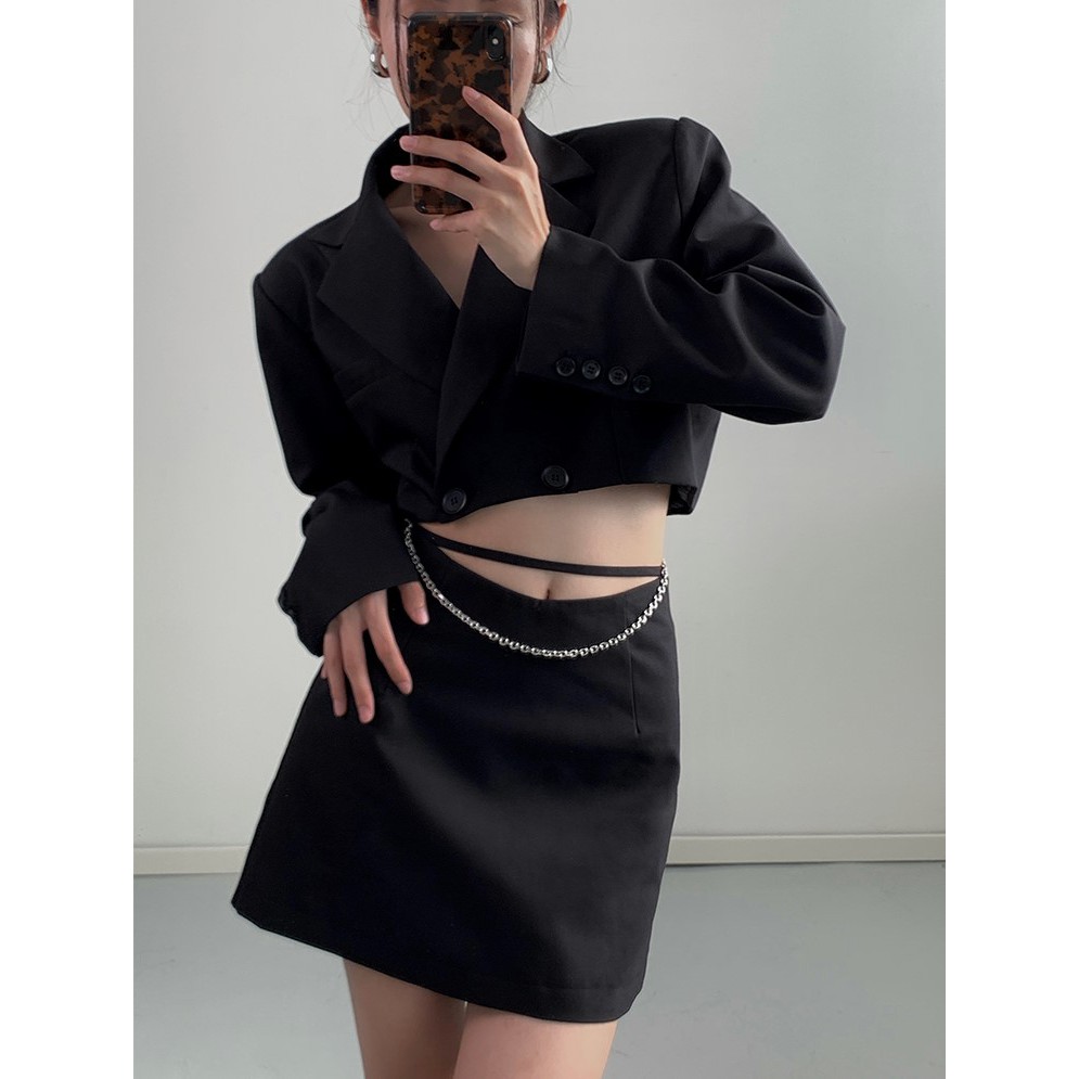 Áo blazer croptop nữ Kaylar Blazer màu đen dáng ngắn, chất liệu dày dặn - Uni By Heart | BigBuy360 - bigbuy360.vn