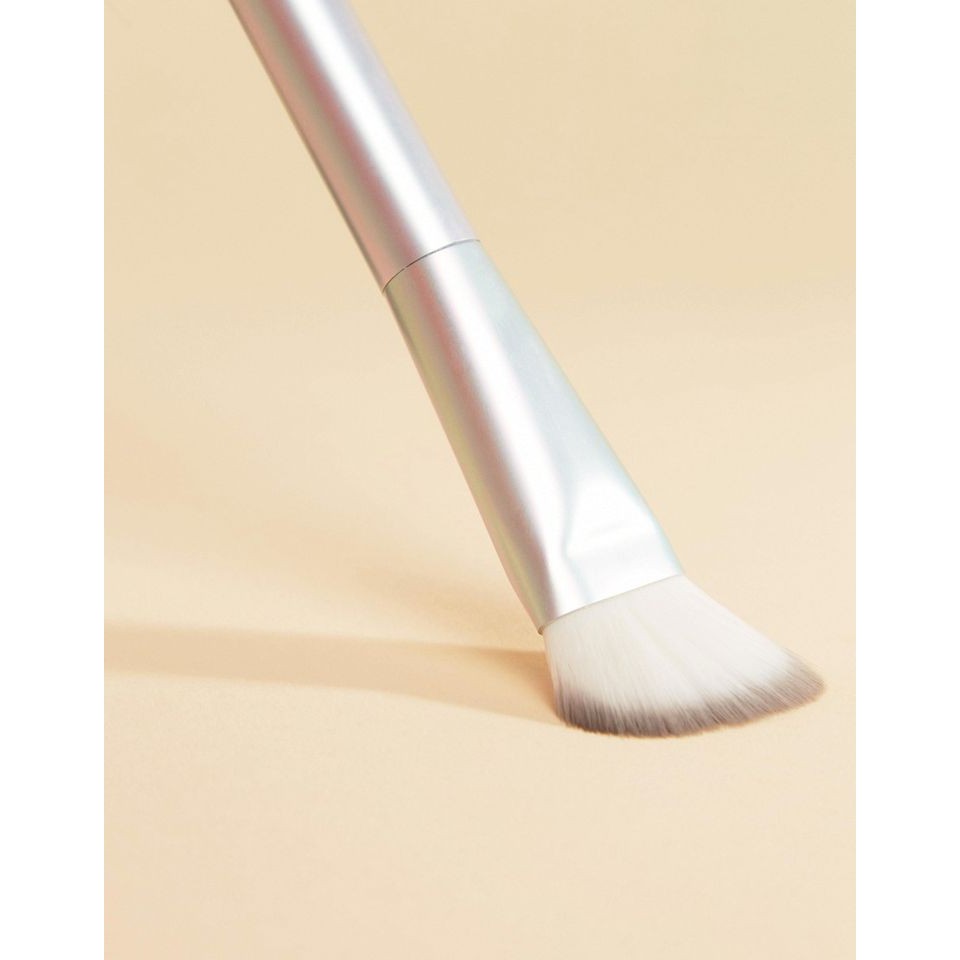 NYX - Cọ bắt sáng Holographic Halo Sculpting Highlight Brush