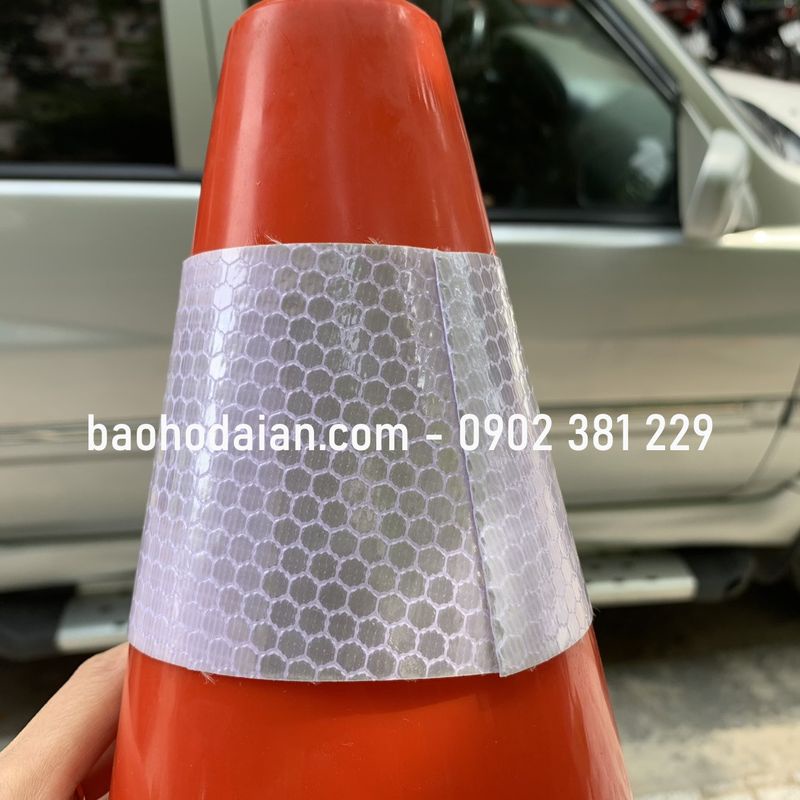 Cọc tiêu giao thông chóp nón nhỏ 30cm GT30