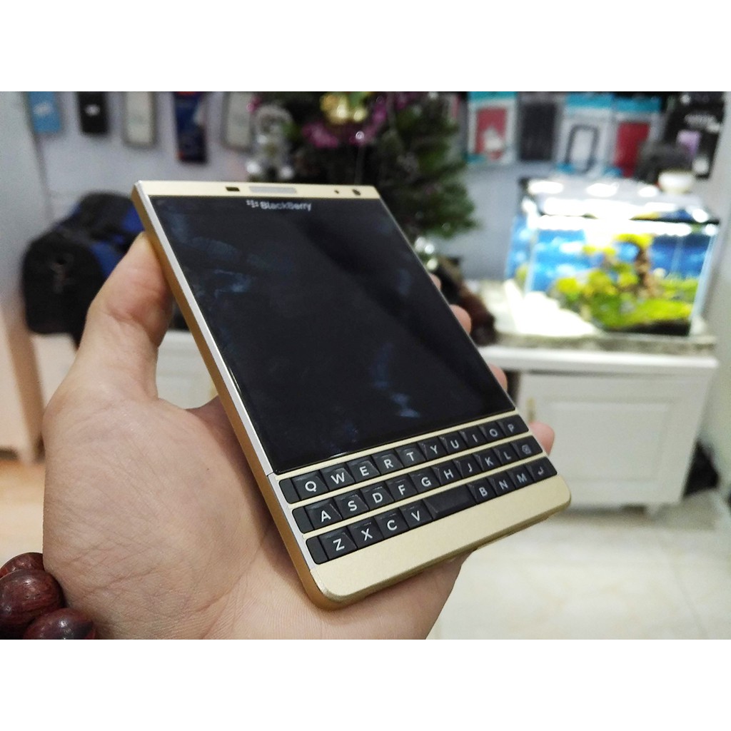 Skin decan BlackBerry Passport Silver -Màu Gold xước - S28