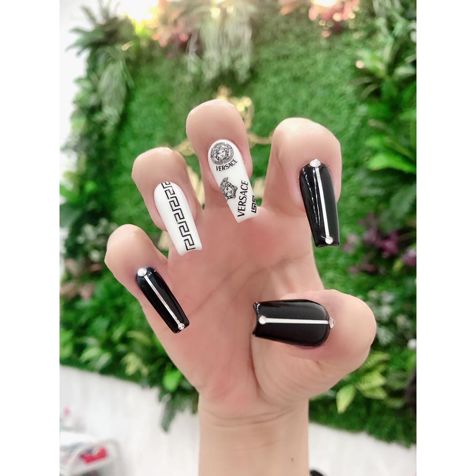 Sơn móng tay màu đen - sơn gel opi phổ biến thợ nail nào cũng cần