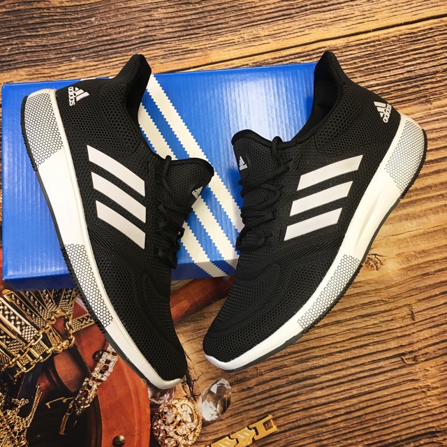 Giày Adidas chống nước - đen sọc trắng