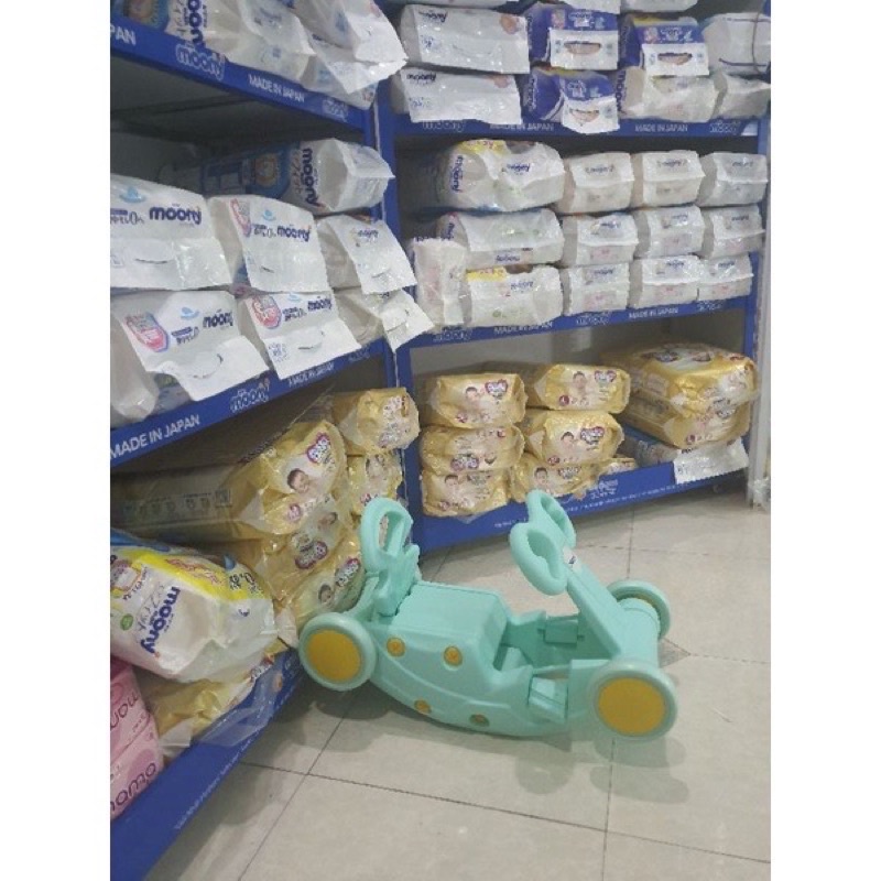 Bập bênh đa năng kiêm xe chòi chân và xe đẩy cho bé Moony