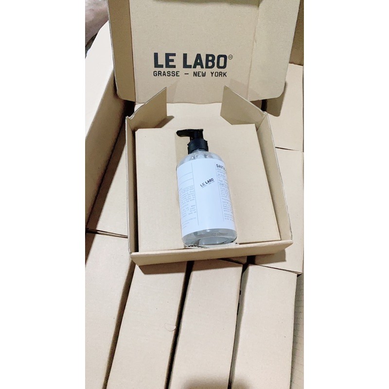 SỮA TẮM LELABO SANTAL 550ML GIÚP MỀM MẠI, HƯƠNG NƯỚC HOA LƯU MÙI LÂU, GIÚP DA TRẮNG SÁNG ( le labo)