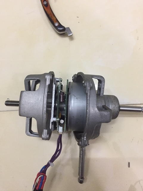 Tấm pad gắn motor BLDC vào khung quạt 220v