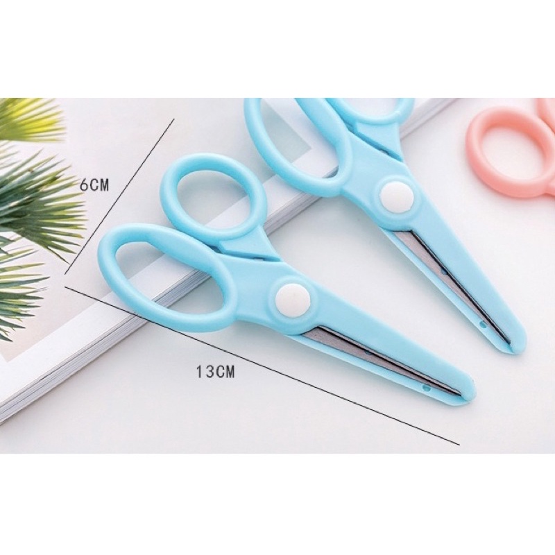 Dụng cụ kéo cắt giấy xanh hồng tiện lợi