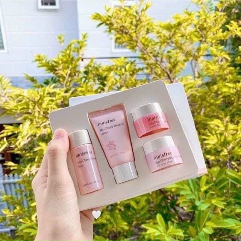 Set 4 món skincare innisfree mini hoa anh đào