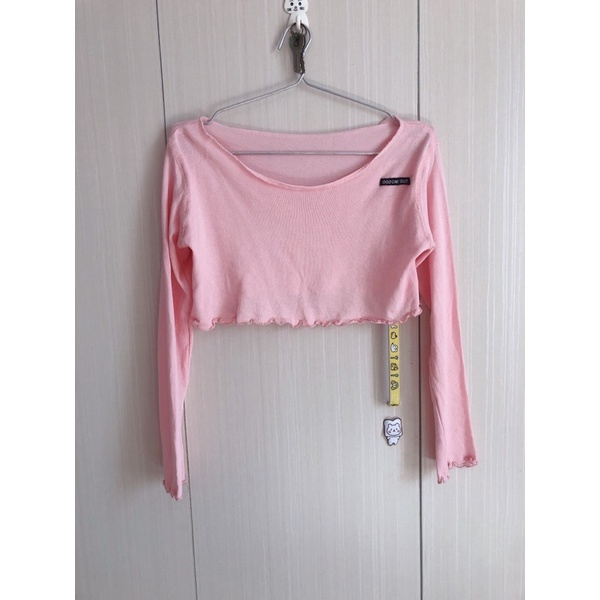 Pass croptop trễ vai Callme Street style