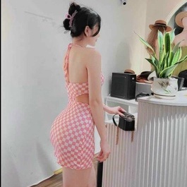 Đầm yếm caro ôm body kiểu khoen giữa khoét 2 bên eo cực hot , chất thun gân mềm mịn