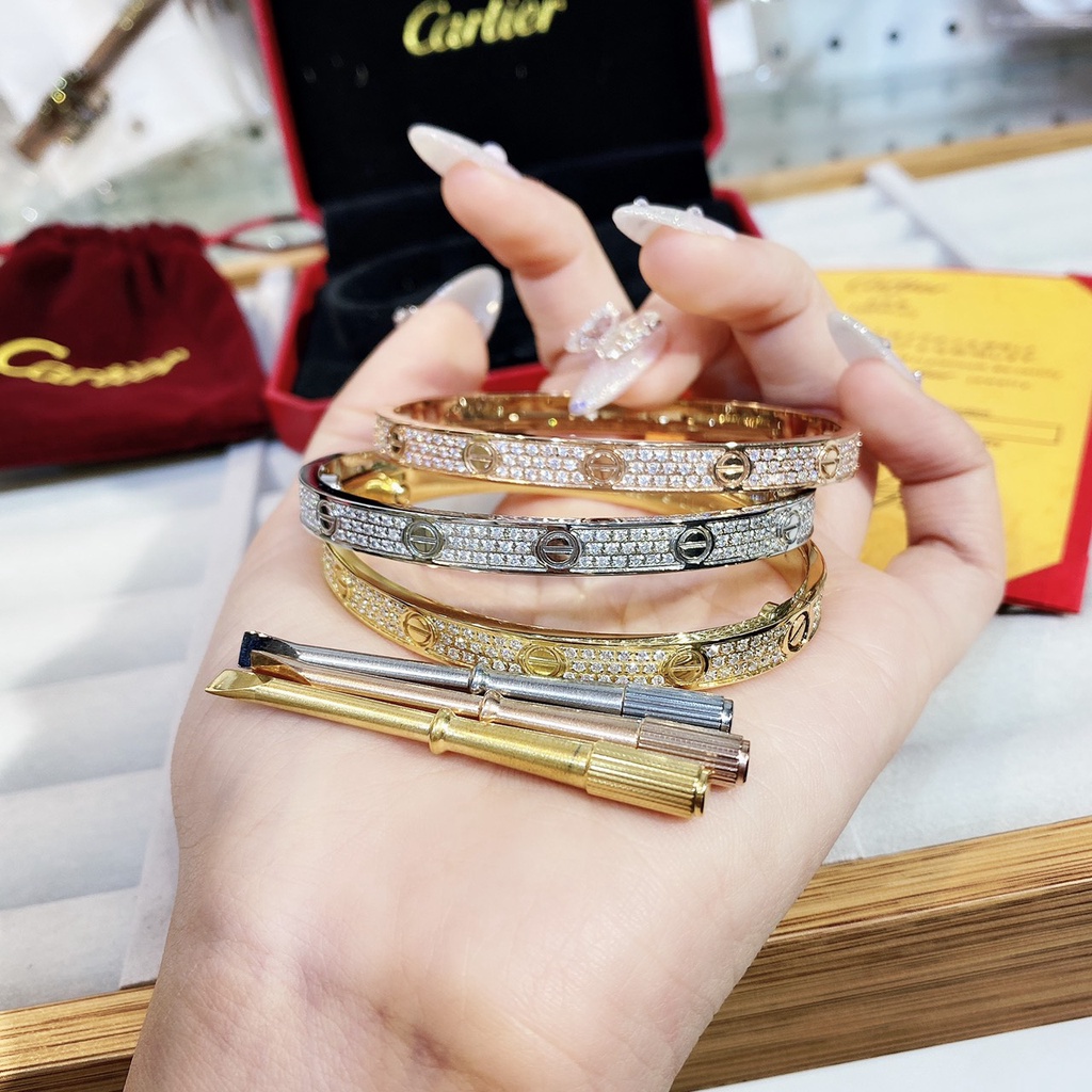 Vòng Tay Titan Nữ CATIER Đính Full Xoàn Đính Đá Có Dập Logo Bên Trong Kèm Full Box - Lắc Tay Titan Đính Full Đá