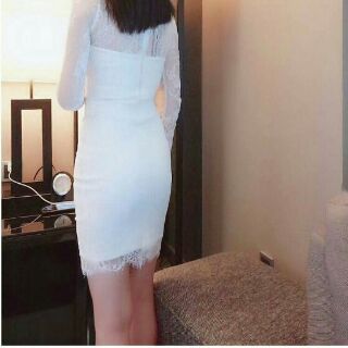 Đầm body tay dài ren cúp ngực