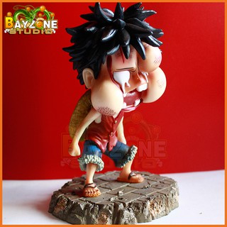 mô hình luffy bị đánh sưng mặt