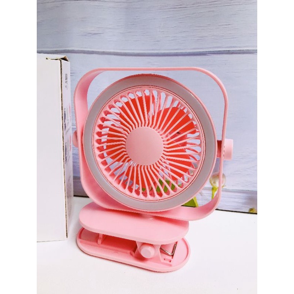 Quạt Mini Tích Điện Kẹp Xe Đẩy, Nôi, Bàn, Ghế Hình Vuông Cực Mát