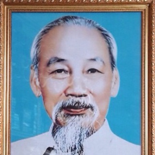 Khung kèm ảnh bác hồ ( kích thước lọt lòng khung)