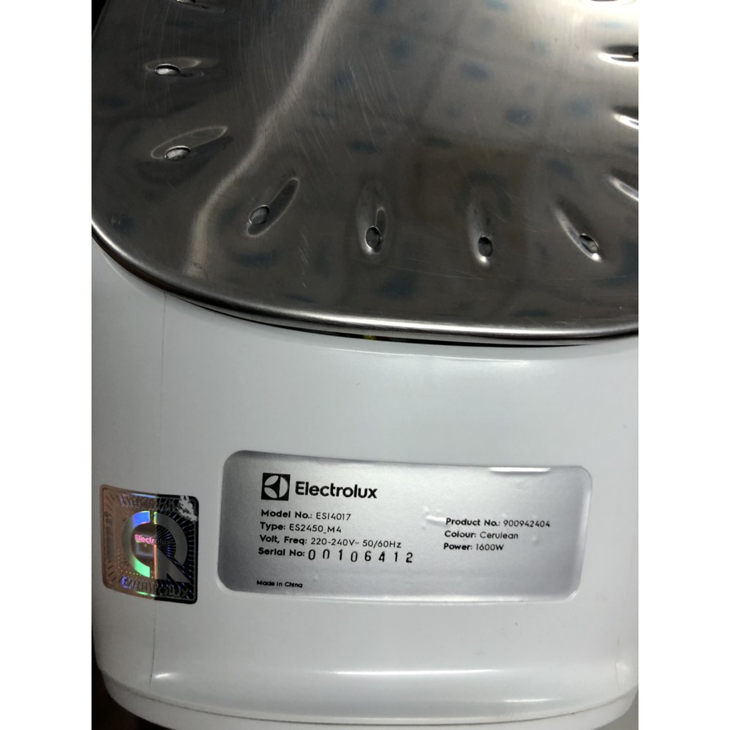 Bàn ủi hơi nước Electrolux ESI4017 - Hàng trưng bày