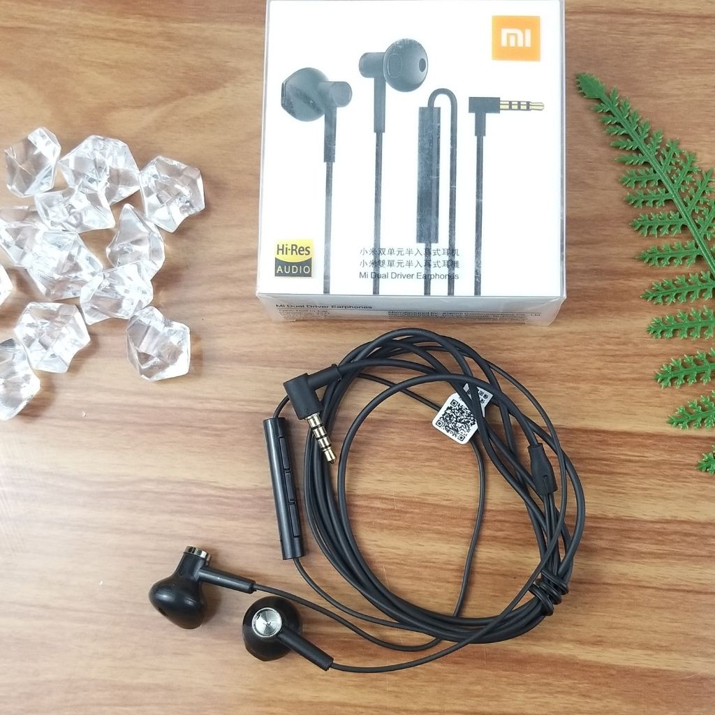 Tai nghe nhét tai có mic đàm thoại MI tích hợp nút tăng giảm cùng jack cắm 3.5mm