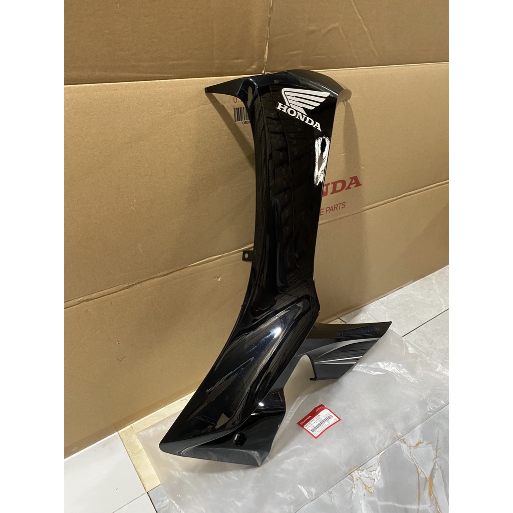 Bộ ốp yếm bên  trái HONDA FUTURE125 năm 2015 màu Đen ghi.