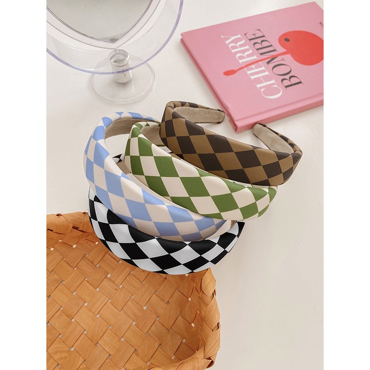 Cài tóc họa tiết kẻ ô thích hợp cho nữ