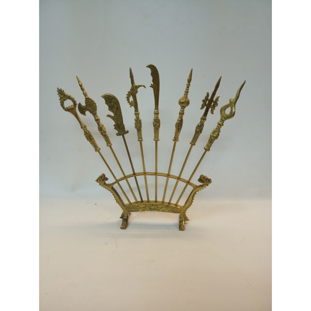 Bộ bát bửu chấp kích bằng đồng bày bàn thờ gia đình