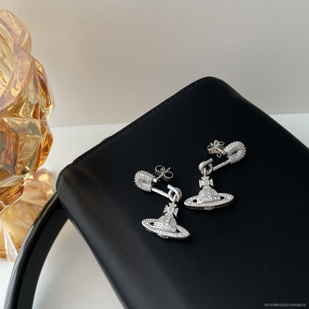 Khuyên Tai Kẹp Giấy VW 2021Ss VW