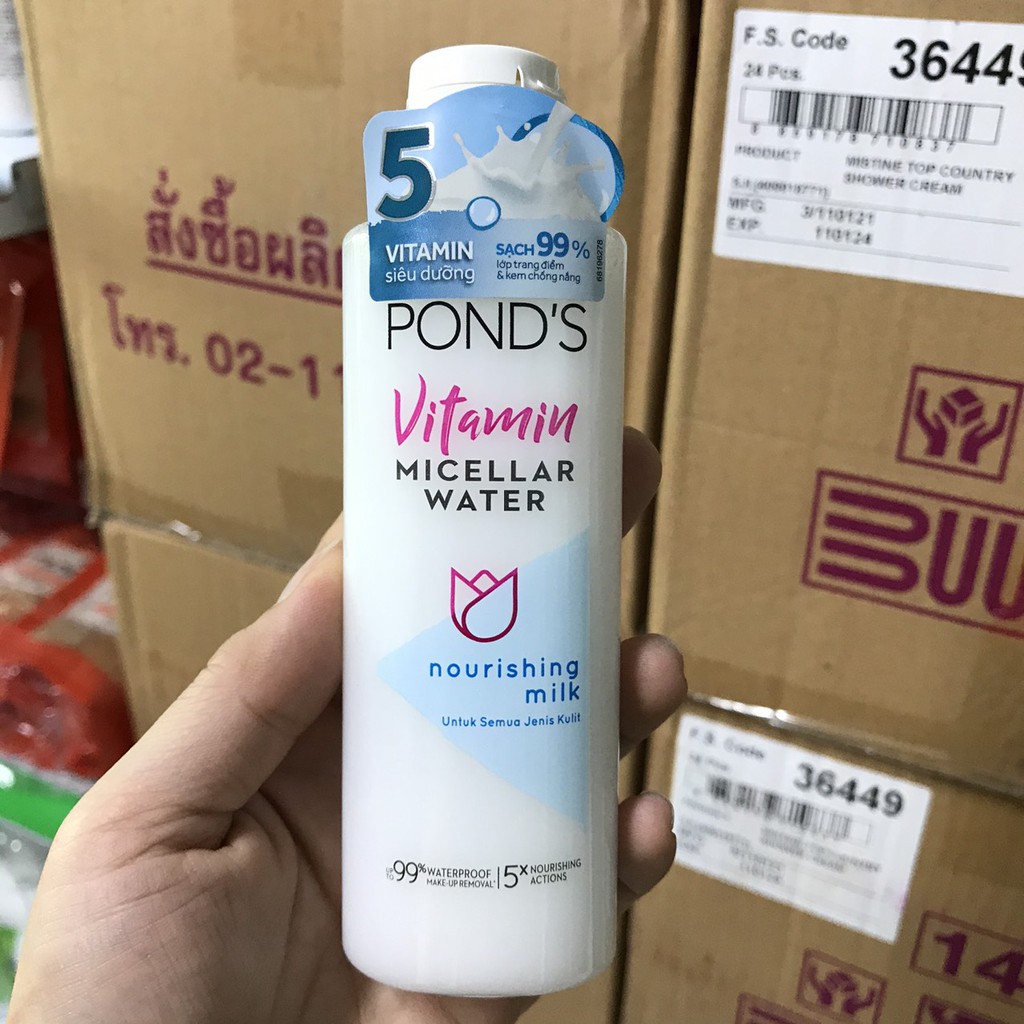 Nước tẩy trang Vitamin và tinh chất Sữa Pond's