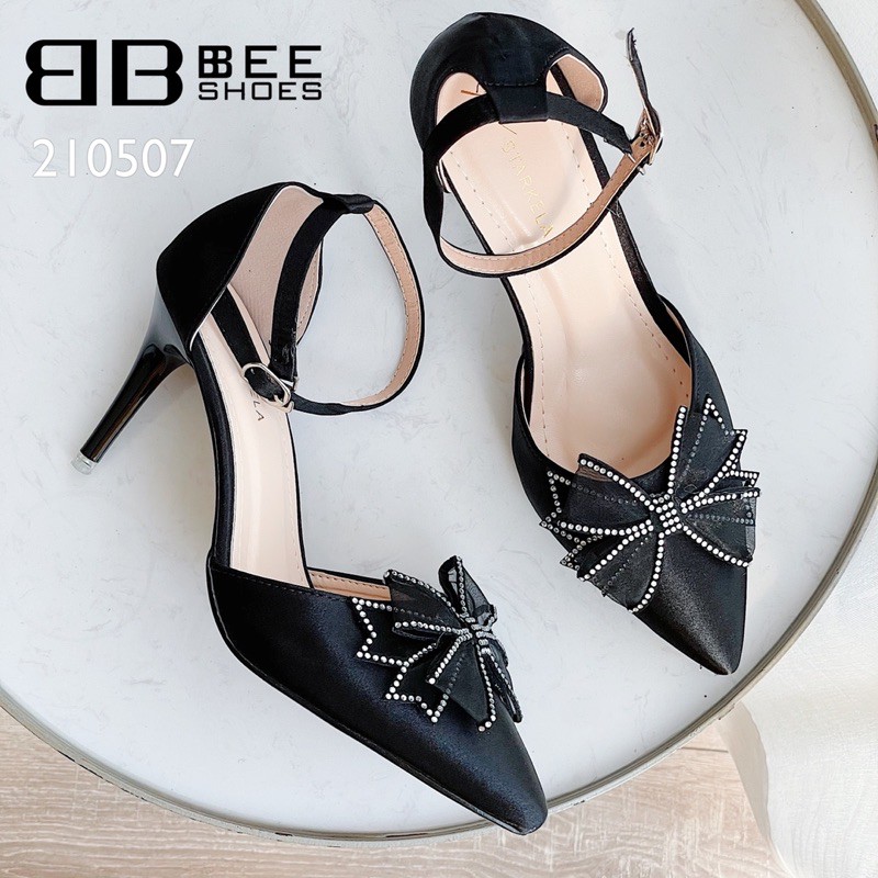 BEESHOES - GIÀY CAO GÓT MŨI NHỌN DA LỤA - GIÀY CAO GÓT DA MỀM GÓT NHỌN 7CM SẴN MÀU ĐEN , TRẮNG 210507