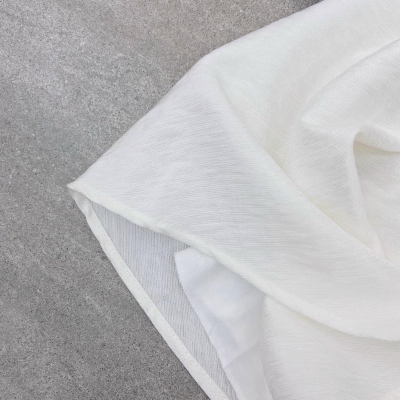 ĐẦM 2S TRẮNG CÚP XẺ NGỰC VIỀN NGỰC CƯỜM (Ảnh thật)