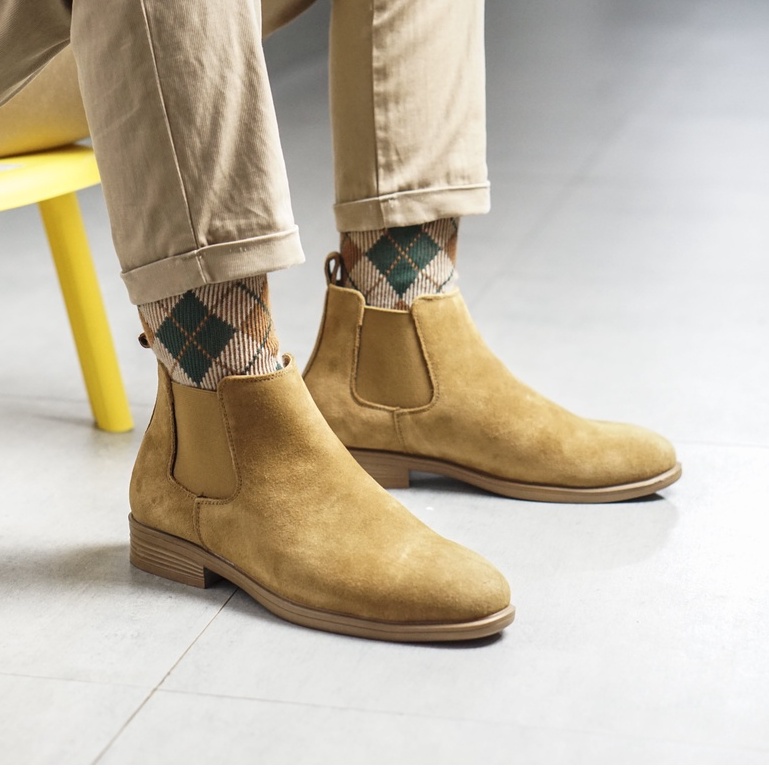 BOOT NAM chelsea cổ lửng có hai màu ,da thật mũi tròn