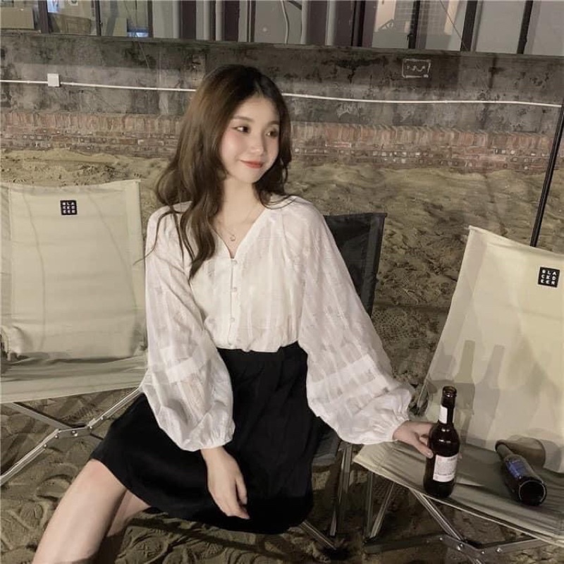 Áo sơmi cổ chữ V đắp ren dọc khuy trước