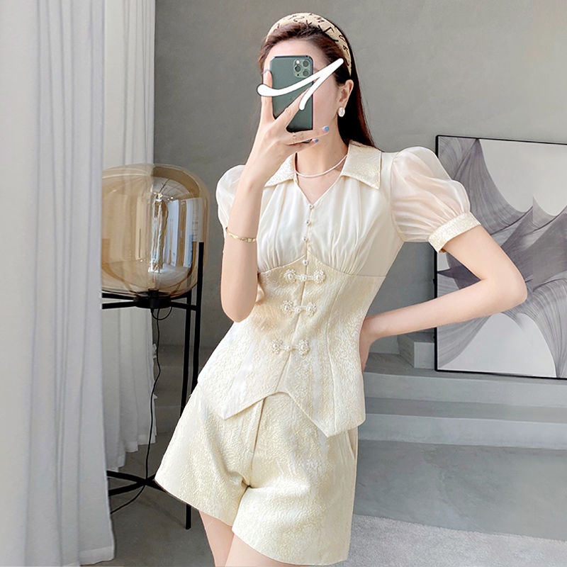 Bộ áo và quần short in hình hoa sang trọng khí chất dành cho nữ