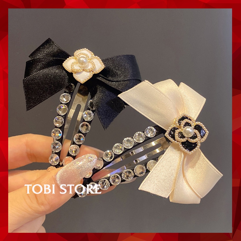 Kẹp tóc mái hoa trà đen và trắng mặt gắn đá cao cấp TB577