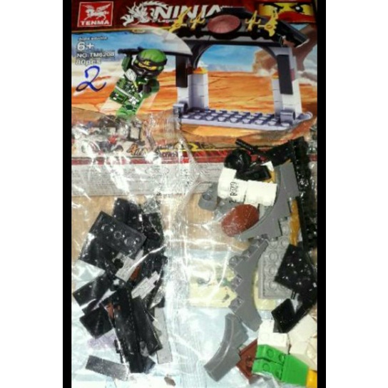 Lắp ráp 1 hộp LegoNinja 6208 có nhiều chi tiết bằng nhựa ABS