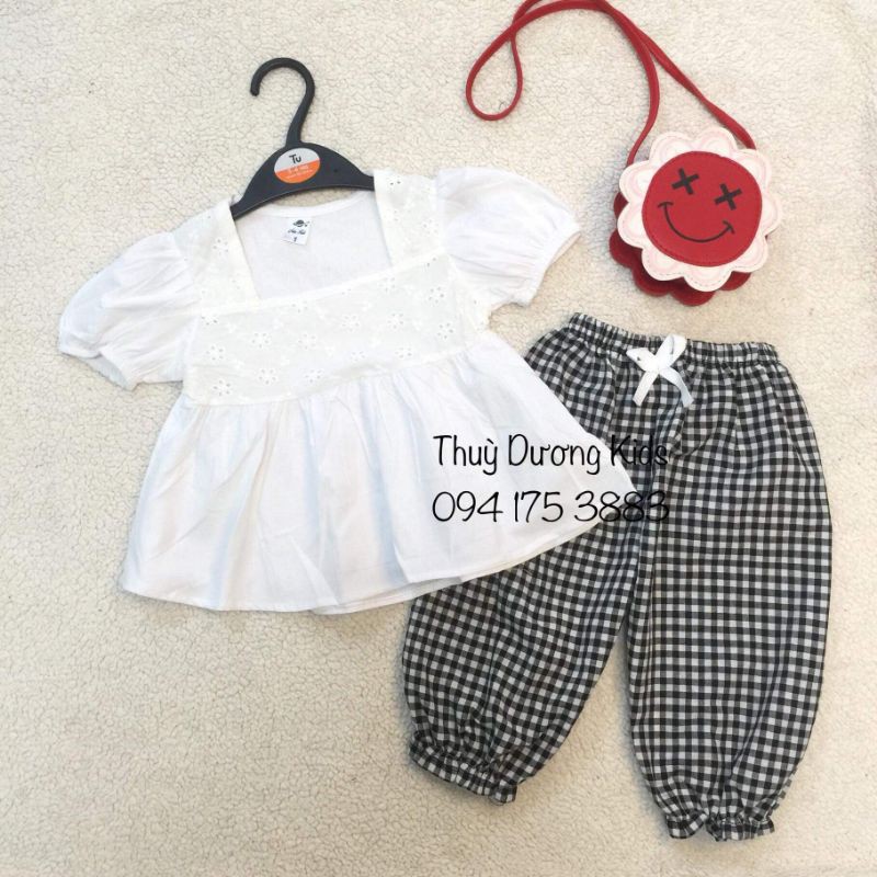 Bộ áo trắng dáng babydoll thêu hoa ngực mix quần kẻ caro cho bé gái 8-22kg