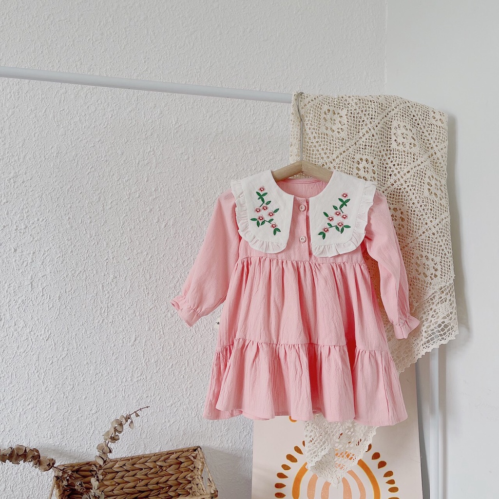 Váy thu chất thô cara mềm, cổ trắng viền bèo thêu hoa cho bé gái 1-5 tuổi (Mã 220502)