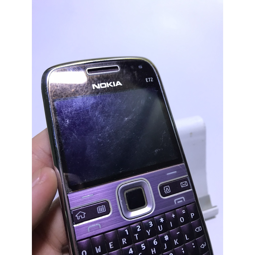 Điện thoại Nokia E72 màu tím