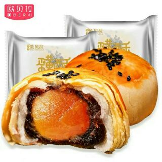 Bánh đậu đỏ trứng muối ngàn lớp
