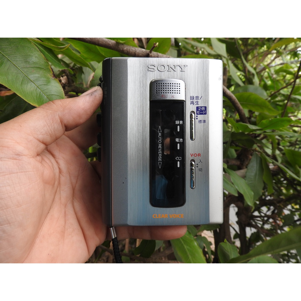Máy nghe nhạc Cassette Sony TCM-500 có 2 loa ngoài phát băng 2 chiều cửa băng bằng kim loại máy đẹp sáng